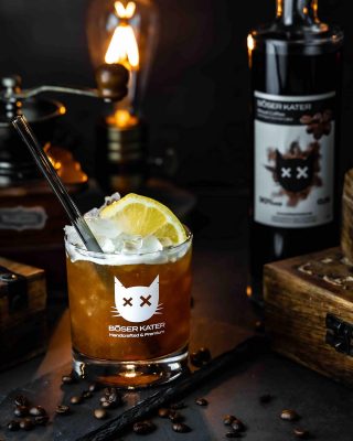 Böser Kater Royal Coffee - Kaffeelikör mit intensivem Kaffee-Geschmack - Handgemacht & Vegan - Das perfekte Geschenk - Katzen Likör 0,5l 30_ Vol.